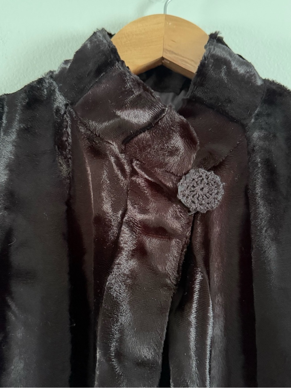 Cropped Black Faux-Fur Teddy Jacket with Decorative Clasp - Women - Picture 3 of 7